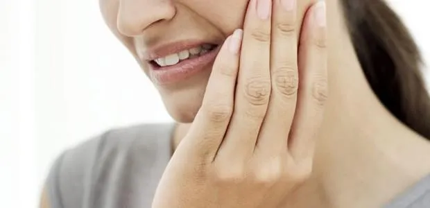 Sensibilidade nos Dentes: 9 Causas e Como Tratar